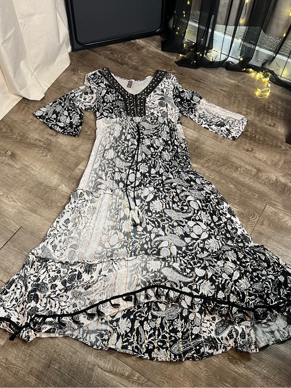 Boho Floral Tassel Maxi Dress - Black & White